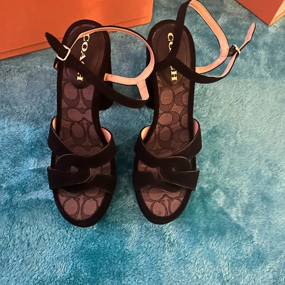 Coach - Picture 2 of 5